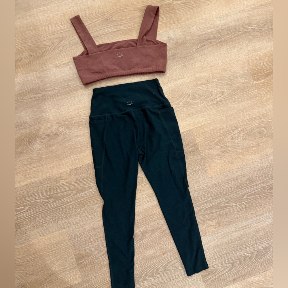 Beyond Yoga Brown and Black Leggings Set